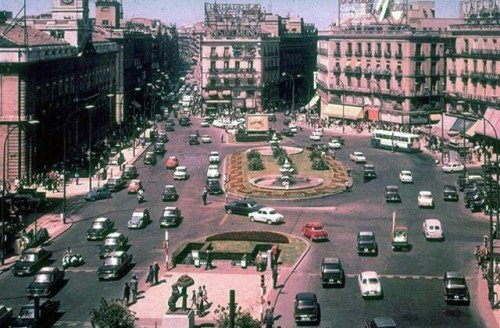 Imagen de la Puerta del Sol en los años 50