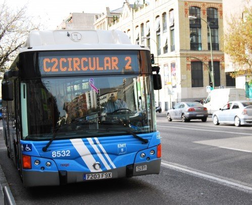 Hasta el miércoles 25 los autobuses de la EMt llevarán el lazo morado