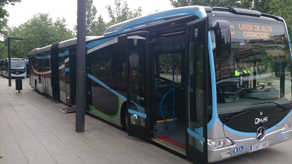 Autobús BRT perteneciente a la LAC (Línea de Alta capacidad) de Granada.