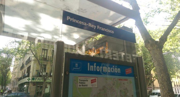 Información visible en las paradas de autobús